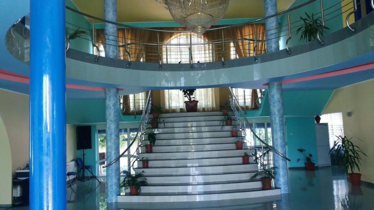 ホテル Casa Albastra Drumu Carului エクステリア 写真
